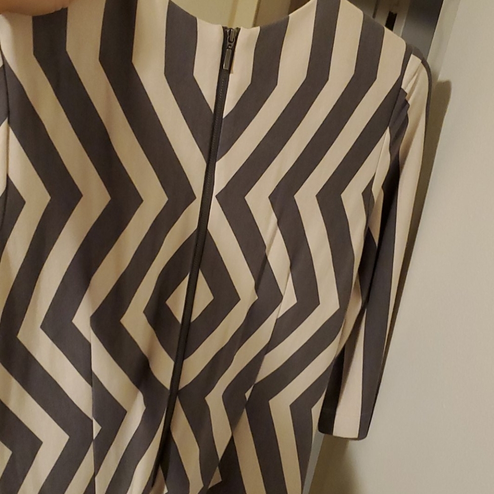 Dress - Picture 4 of 4